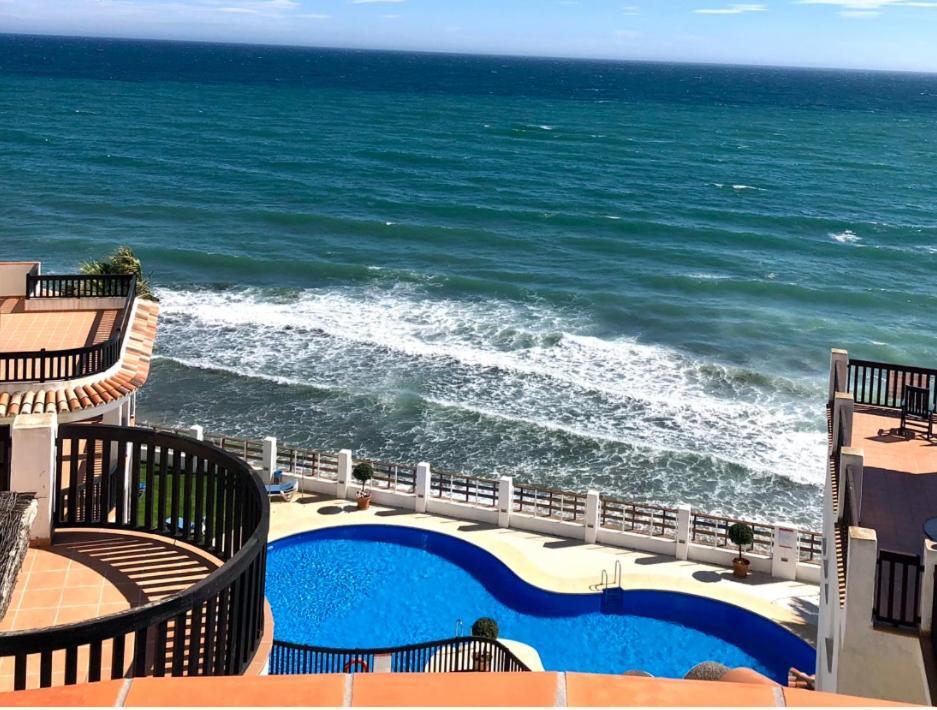 Beachfront Penthouse: Marbella Sea View Terrace Sitio de Calahonda Exterior photo