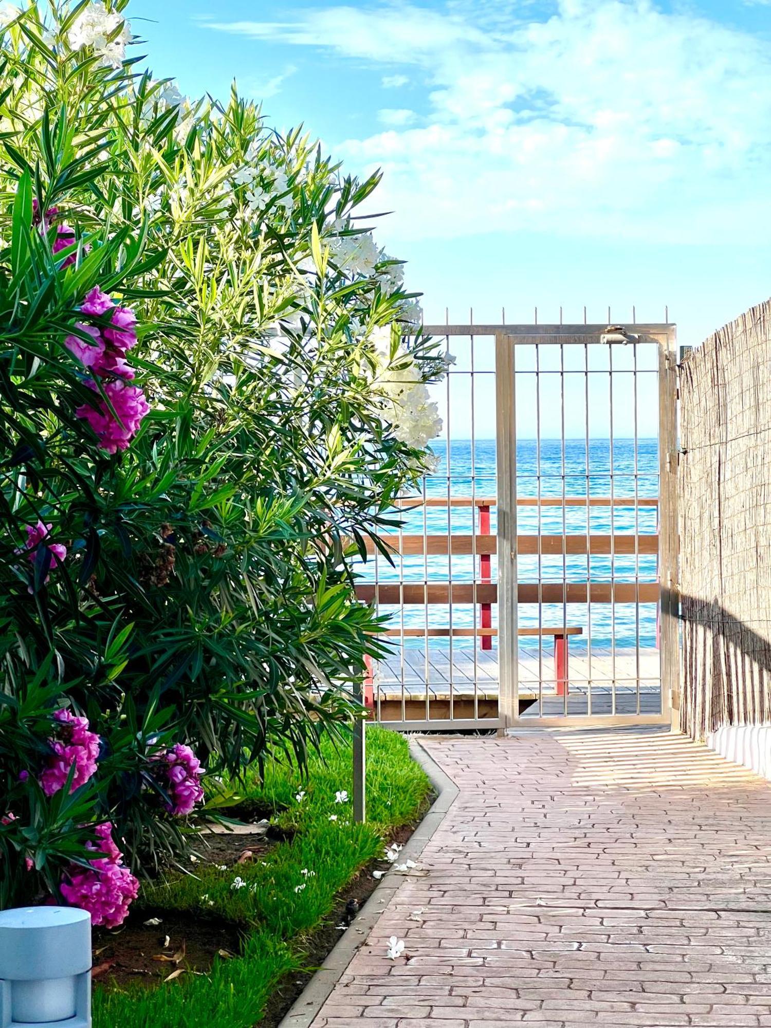 Beachfront Penthouse: Marbella Sea View Terrace Sitio de Calahonda Exterior photo