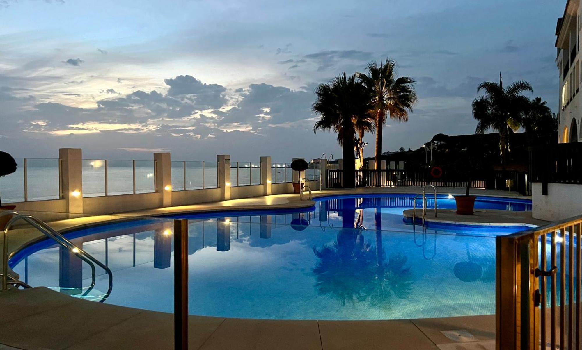 Beachfront Penthouse: Marbella Sea View Terrace Sitio de Calahonda Exterior photo